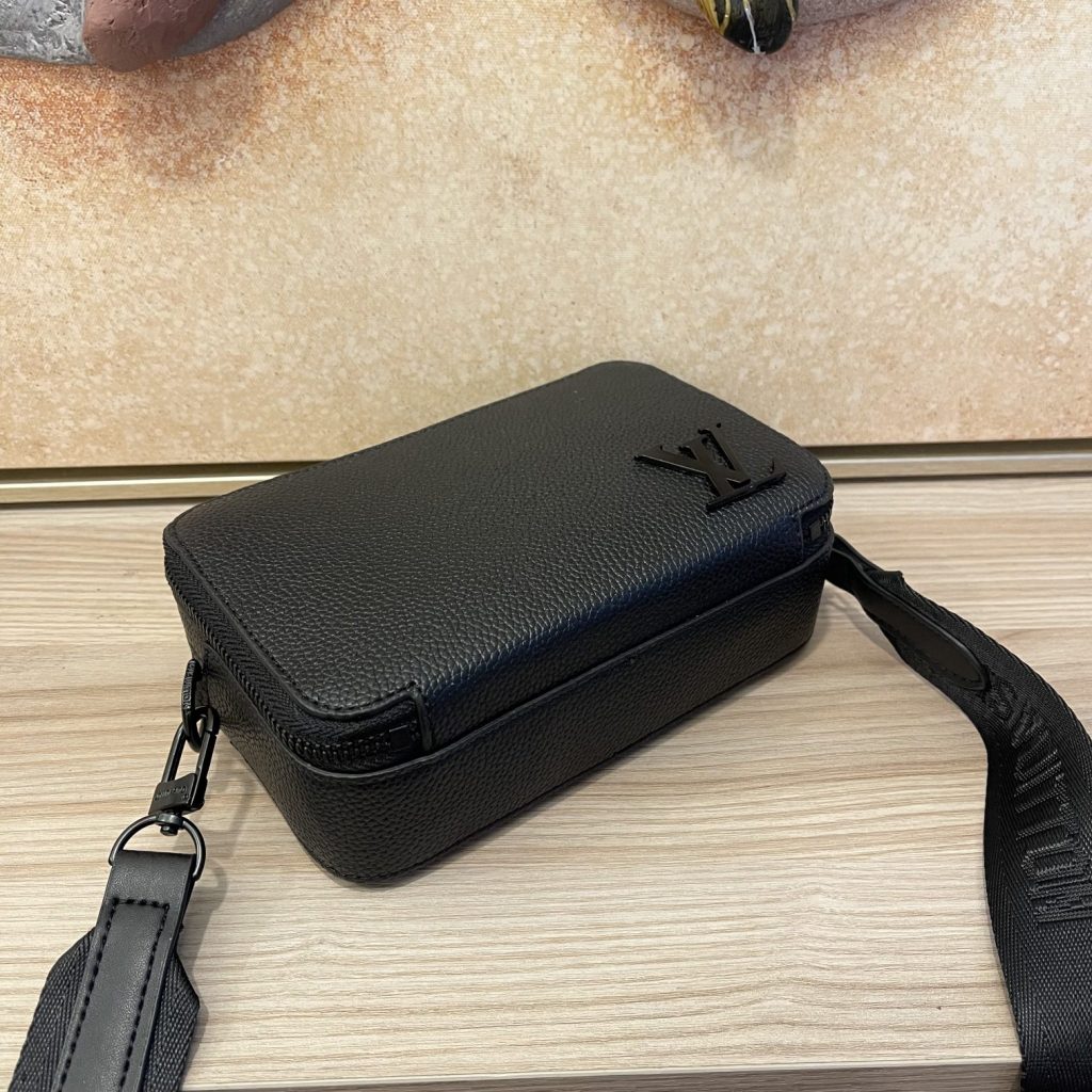 LOUIS VUITTON　ルイヴィトン　アルファ ウエアラブル ウォレット　メンズ　モノグラム　ダミエ　ショルダーバッグ　3色 - 画像 7
