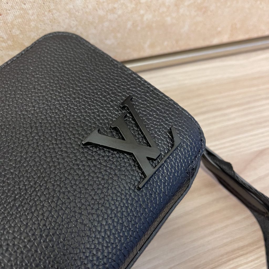 LOUIS VUITTON　ルイヴィトン　アルファ ウエアラブル ウォレット　メンズ　モノグラム　ダミエ　ショルダーバッグ　3色 - 画像 8