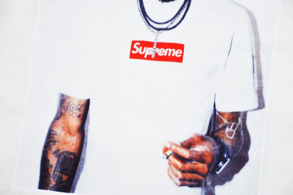 Supreme スーパーイエロー 人像Tシャツ 全2色 - 画像 8