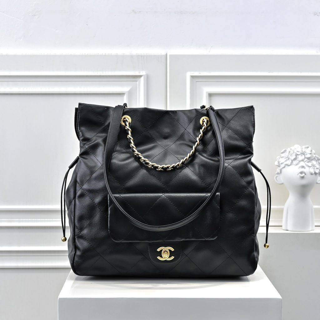 お洒落で収納もしっかり♪　CHANEL　シャネル　ショピングバッグ　ココマーク　トート　レディースバッグ　ブラック/ホワイト　肩掛けバッグ - 画像 3