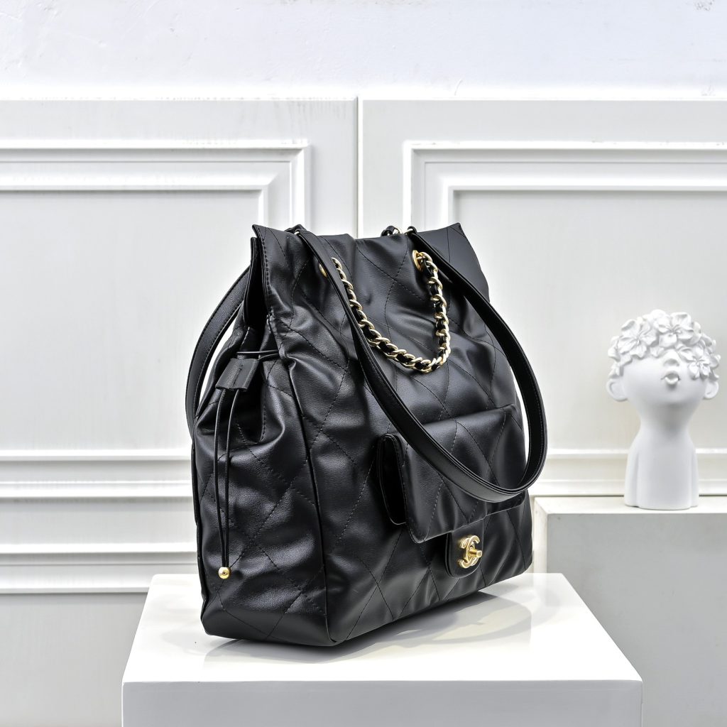 お洒落で収納もしっかり♪　CHANEL　シャネル　ショピングバッグ　ココマーク　トート　レディースバッグ　ブラック/ホワイト　肩掛けバッグ - 画像 4