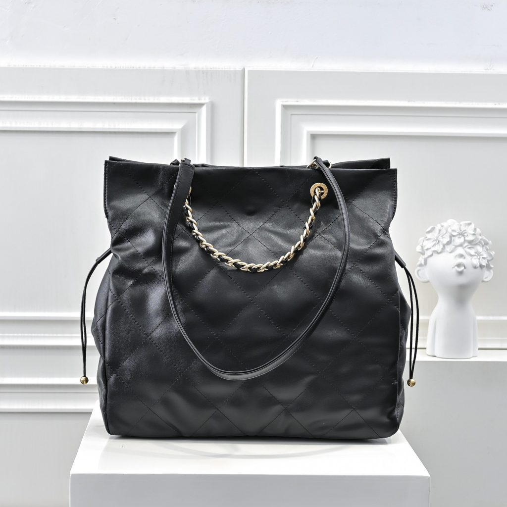お洒落で収納もしっかり♪　CHANEL　シャネル　ショピングバッグ　ココマーク　トート　レディースバッグ　ブラック/ホワイト　肩掛けバッグ - 画像 5