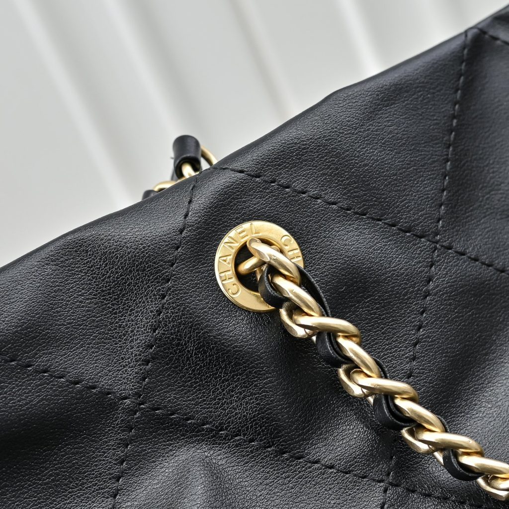 お洒落で収納もしっかり♪　CHANEL　シャネル　ショピングバッグ　ココマーク　トート　レディースバッグ　ブラック/ホワイト　肩掛けバッグ - 画像 8