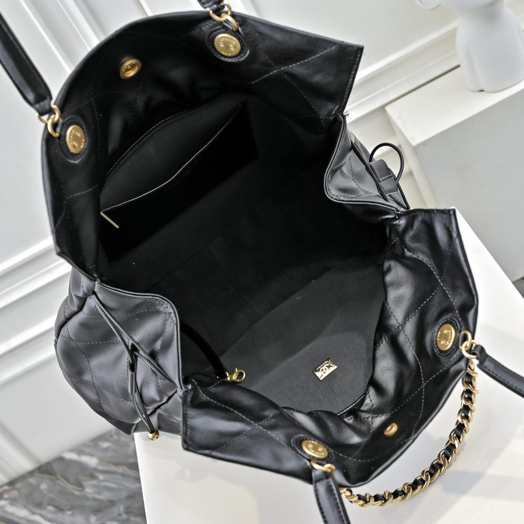 お洒落で収納もしっかり♪　CHANEL　シャネル　ショピングバッグ　ココマーク　トート　レディースバッグ　ブラック/ホワイト　肩掛けバッグ - 画像 7