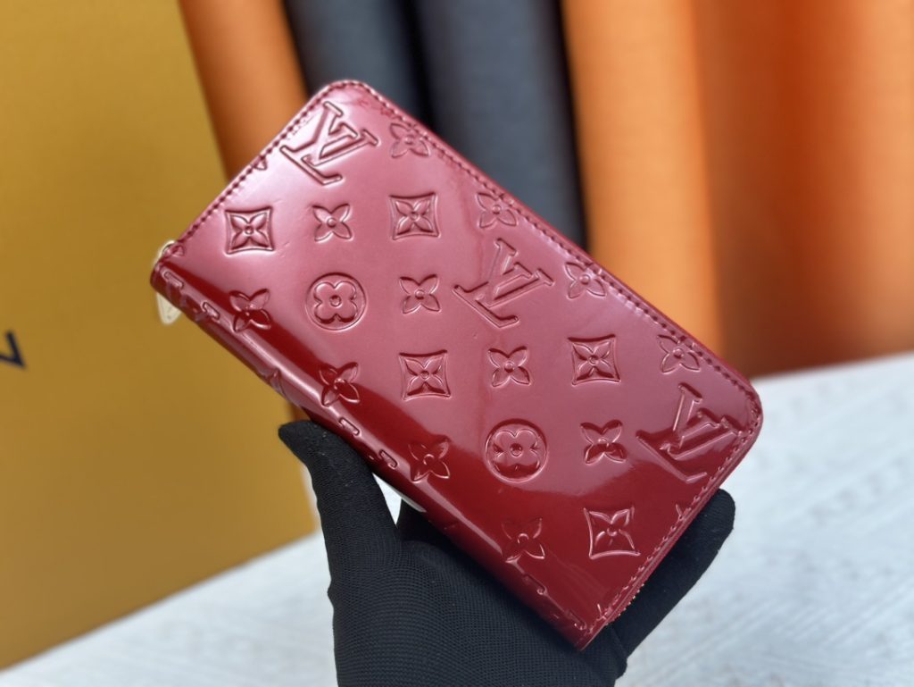 LOUIS VUITTON ルイ ヴィトン モノグラムヴェルニ ジッピーウォレット ラウンドファスナー 長財布 小銭入れあり パテントレザー - 画像 3