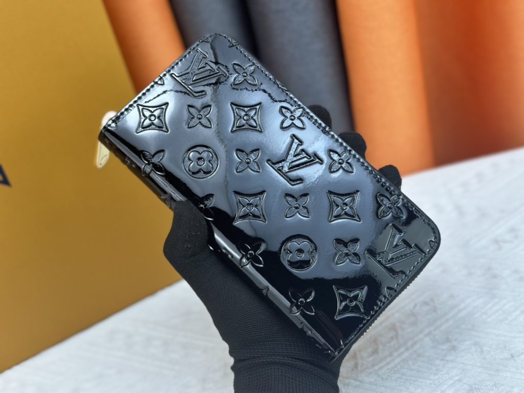 LOUIS VUITTON ルイ ヴィトン モノグラムヴェルニ ジッピーウォレット ラウンドファスナー 長財布 小銭入れあり パテントレザー - 画像 6