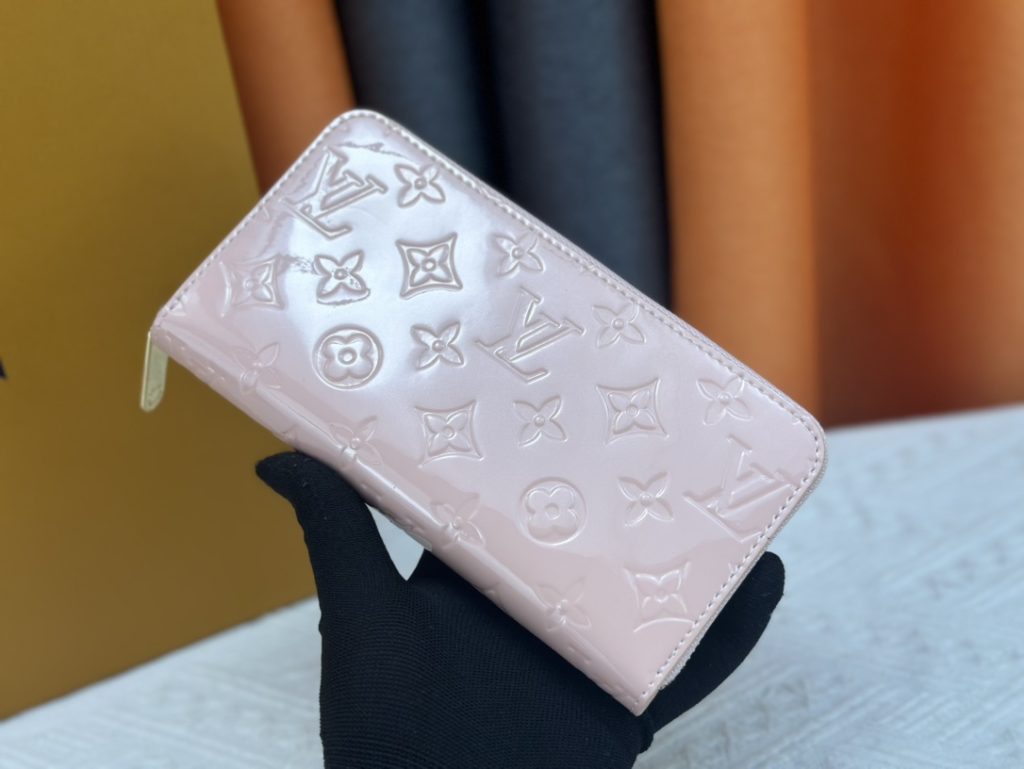 LOUIS VUITTON ルイ ヴィトン モノグラムヴェルニ ジッピーウォレット ラウンドファスナー 長財布 小銭入れあり パテントレザー - 画像 4