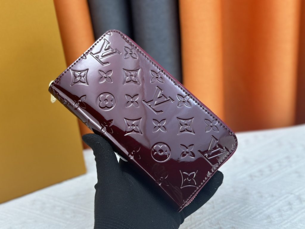 LOUIS VUITTON ルイ ヴィトン モノグラムヴェルニ ジッピーウォレット ラウンドファスナー 長財布 小銭入れあり パテントレザー - 画像 2