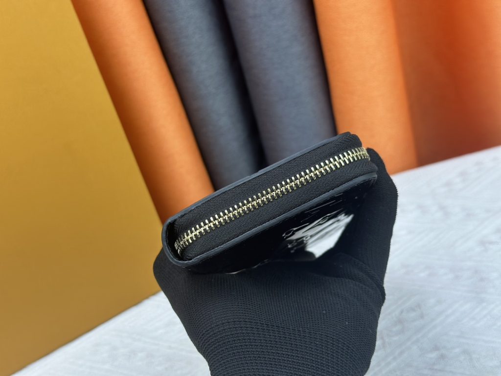 LOUIS VUITTON ルイ ヴィトン モノグラムヴェルニ ジッピーウォレット ラウンドファスナー 長財布 小銭入れあり パテントレザー - 画像 7