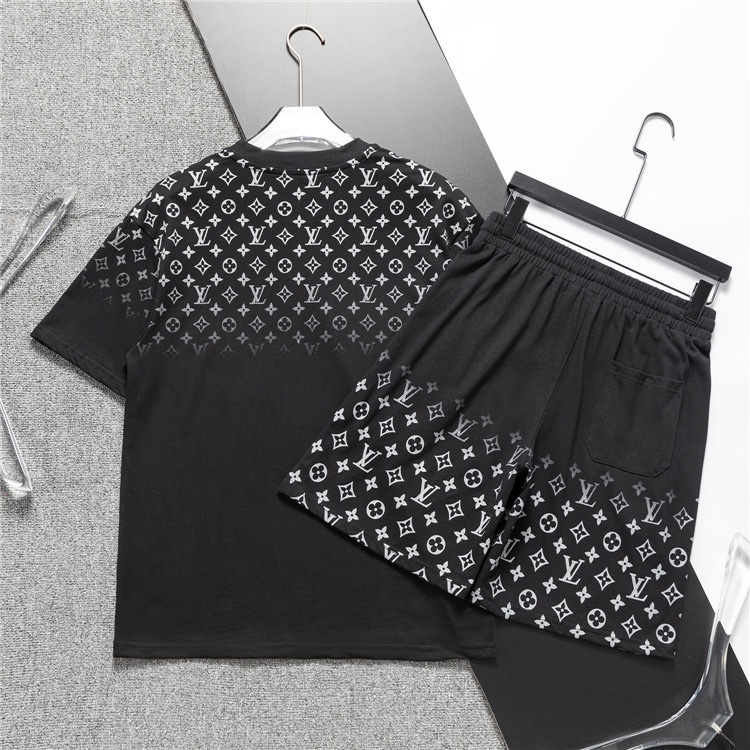 ルイヴィトン Louis Vuittonセットアップ　上下2点セット　モノグラム　半袖Ｔシャツとショートパンツ　プリントロゴ　LVカジュアルウェア - 画像 2