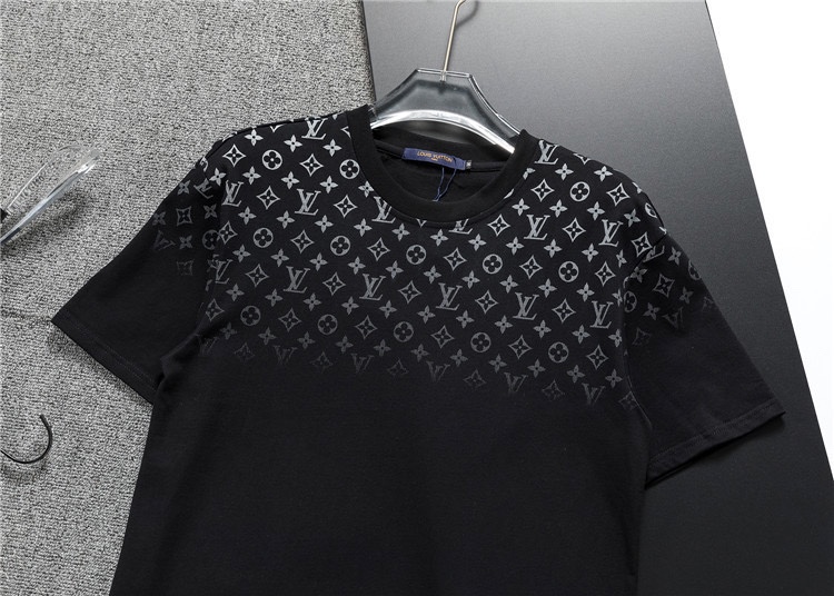 ルイヴィトン Louis Vuittonセットアップ　上下2点セット　モノグラム　半袖Ｔシャツとショートパンツ　プリントロゴ　LVカジュアルウェア - 画像 5