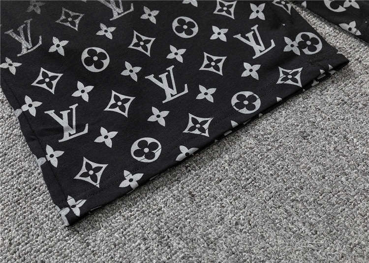 ルイヴィトン Louis Vuittonセットアップ　上下2点セット　モノグラム　半袖Ｔシャツとショートパンツ　プリントロゴ　LVカジュアルウェア - 画像 8