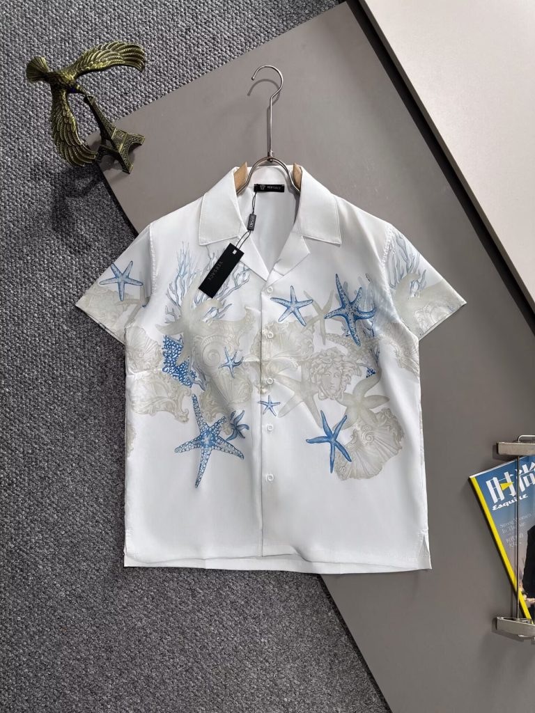 ヴェルサーチ Versace セットアップ white メンズセット 半袖Tシャツと半ズボン/ショートパンツ メンズ ポロシャツ - 画像 2