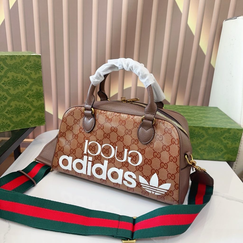 グッチ×アディダス　GUCCI×ADIDAS　GGクリスタル ミニダッフル コーティン グキャンバスxレザー 2WAYハンドバッグ - 画像 2