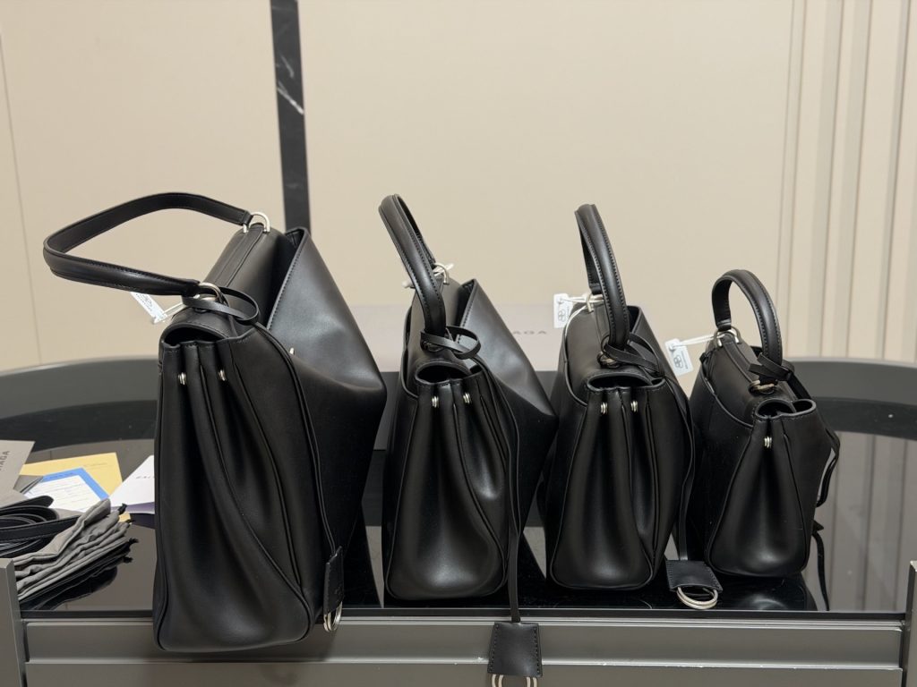 バレンシアガ ウィメンズ Rodeo ロデオ シルバー金具 Balenciaga ハンドバッグ レディース バッグ チャーム付き - 画像 2