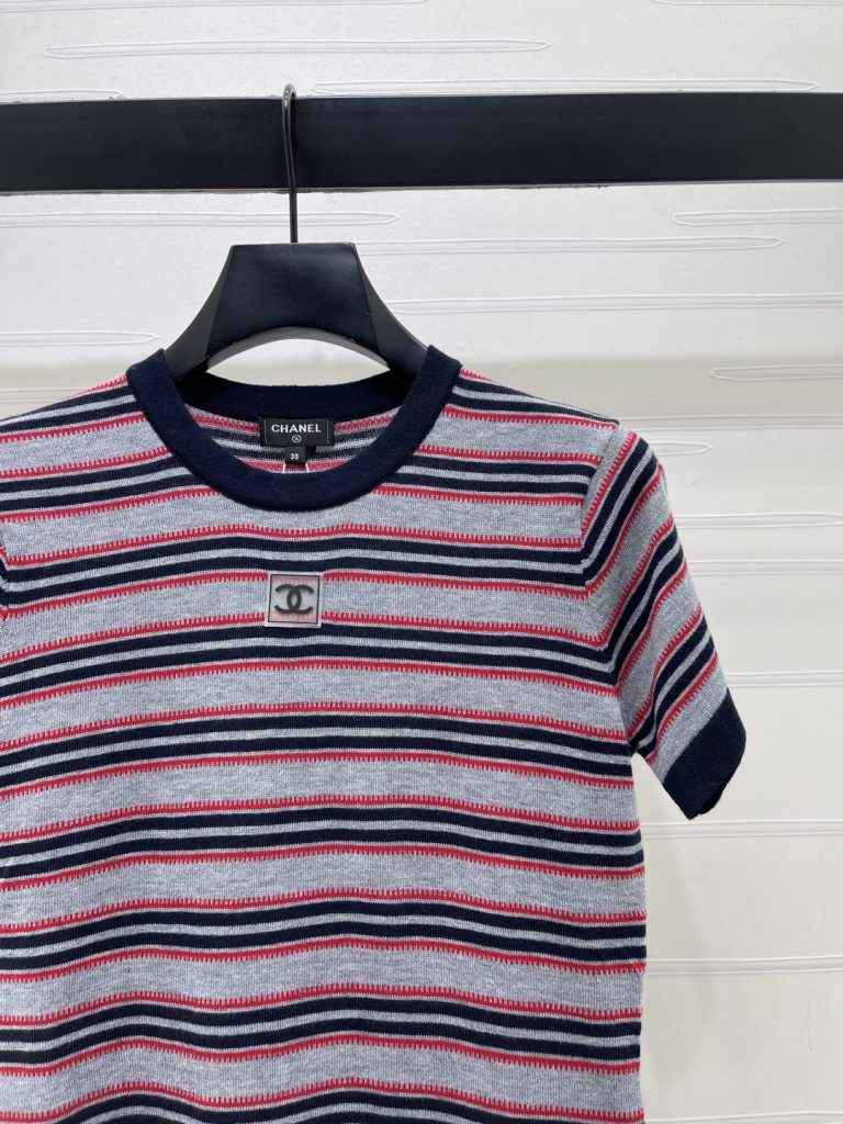 CHANEL シャネル ニット Tシャツ メンズ シルエット 生地感 レースアップ ロゴ ブラック レッド グレー - 画像 2