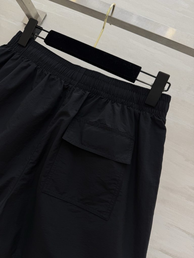 CHANEL シャネル メンズ 休闲短パン 双C刺绣 無地 ブラック - 画像 4