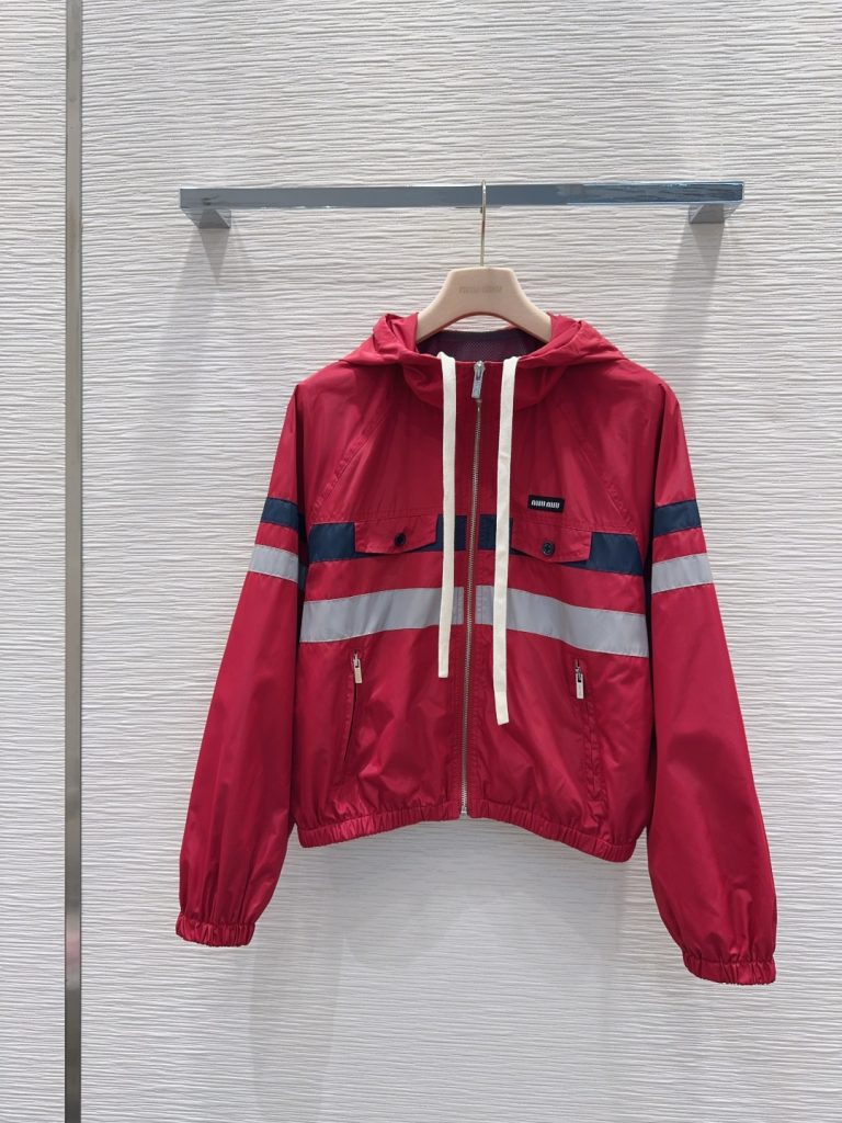 MIU MIU ミウミウ ジャケット レディース フード付き 薄手 パーカー 赤 - 画像 3