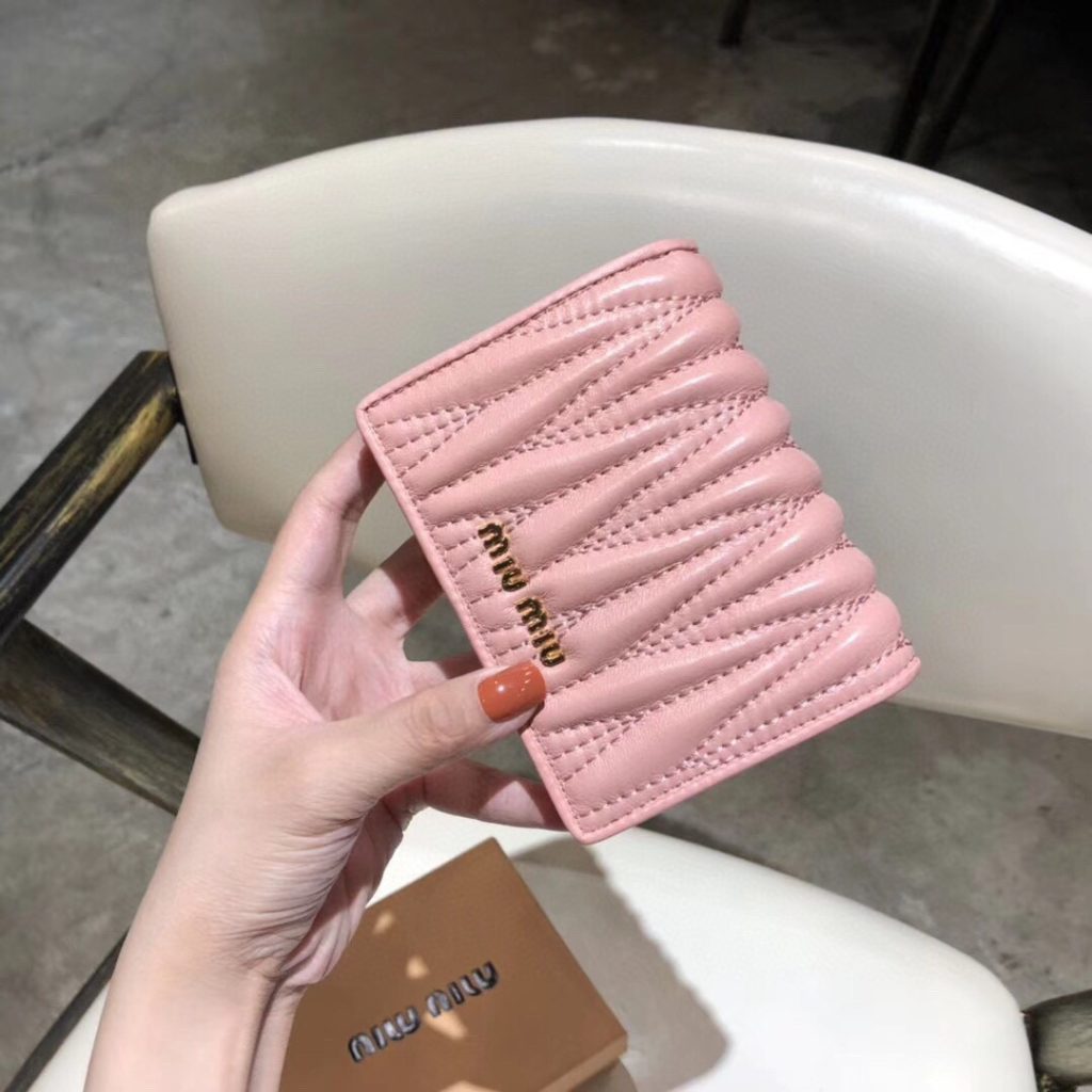 Miu Miu ミュウミュウ レディース 二つ折り財布 マチ付き ピンク - 画像 4