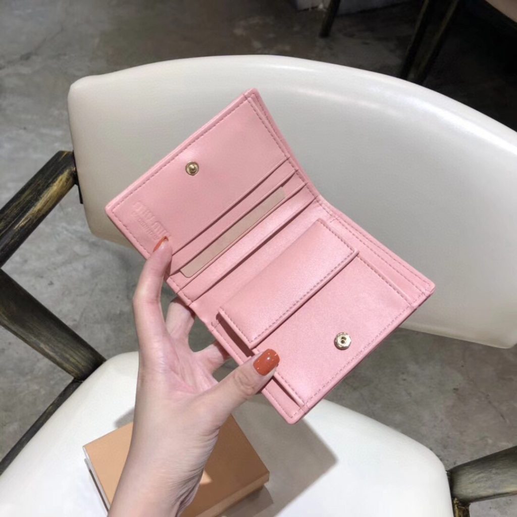 Miu Miu ミュウミュウ レディース 二つ折り財布 マチ付き ピンク - 画像 6
