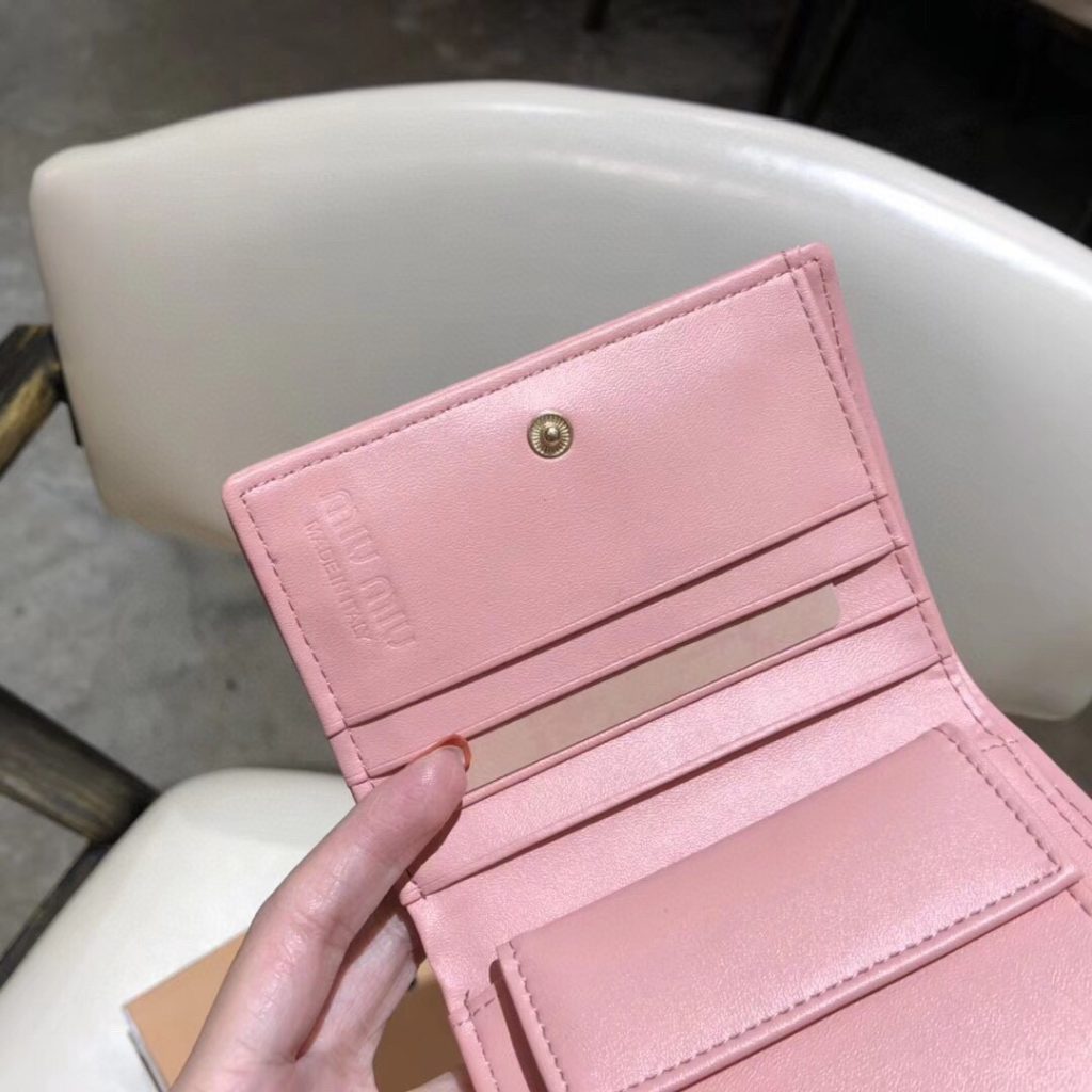 Miu Miu ミュウミュウ レディース 二つ折り財布 マチ付き ピンク - 画像 7