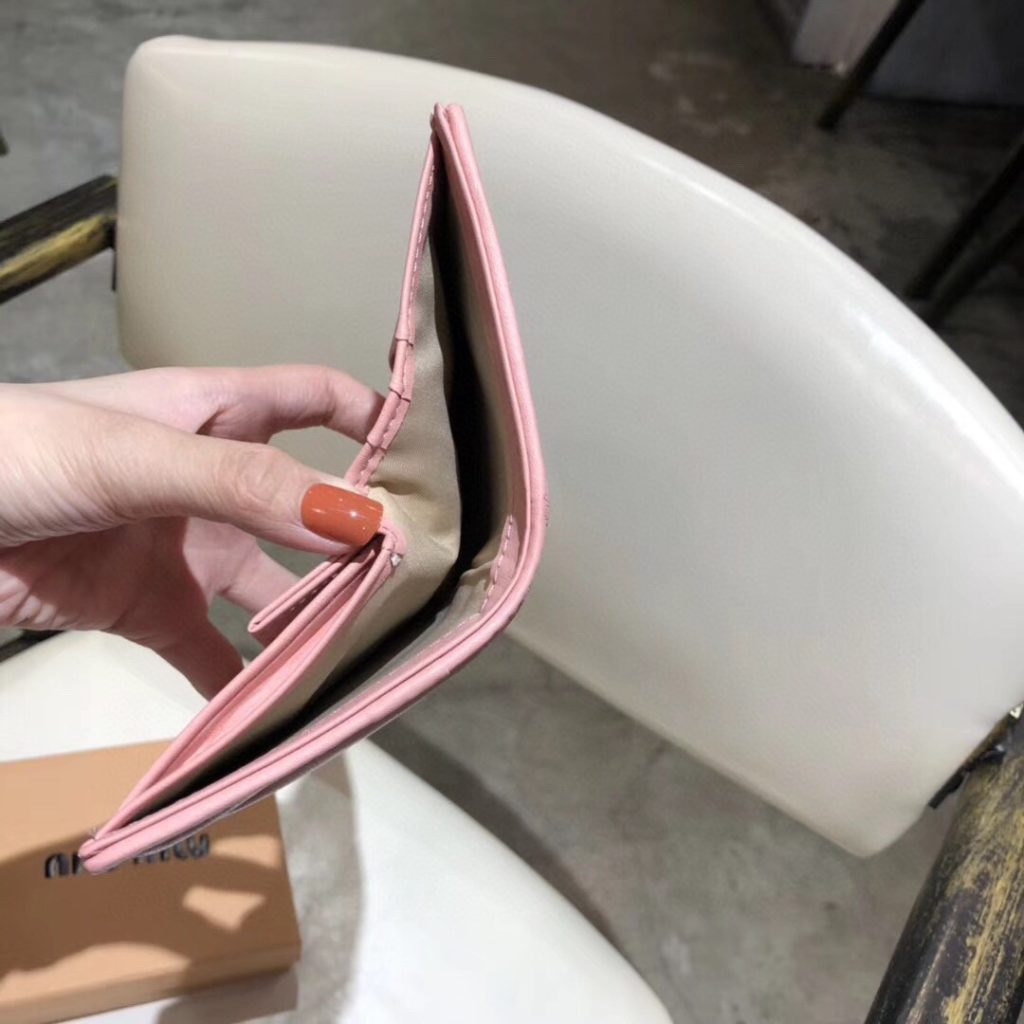 Miu Miu ミュウミュウ レディース 二つ折り財布 マチ付き ピンク - 画像 8