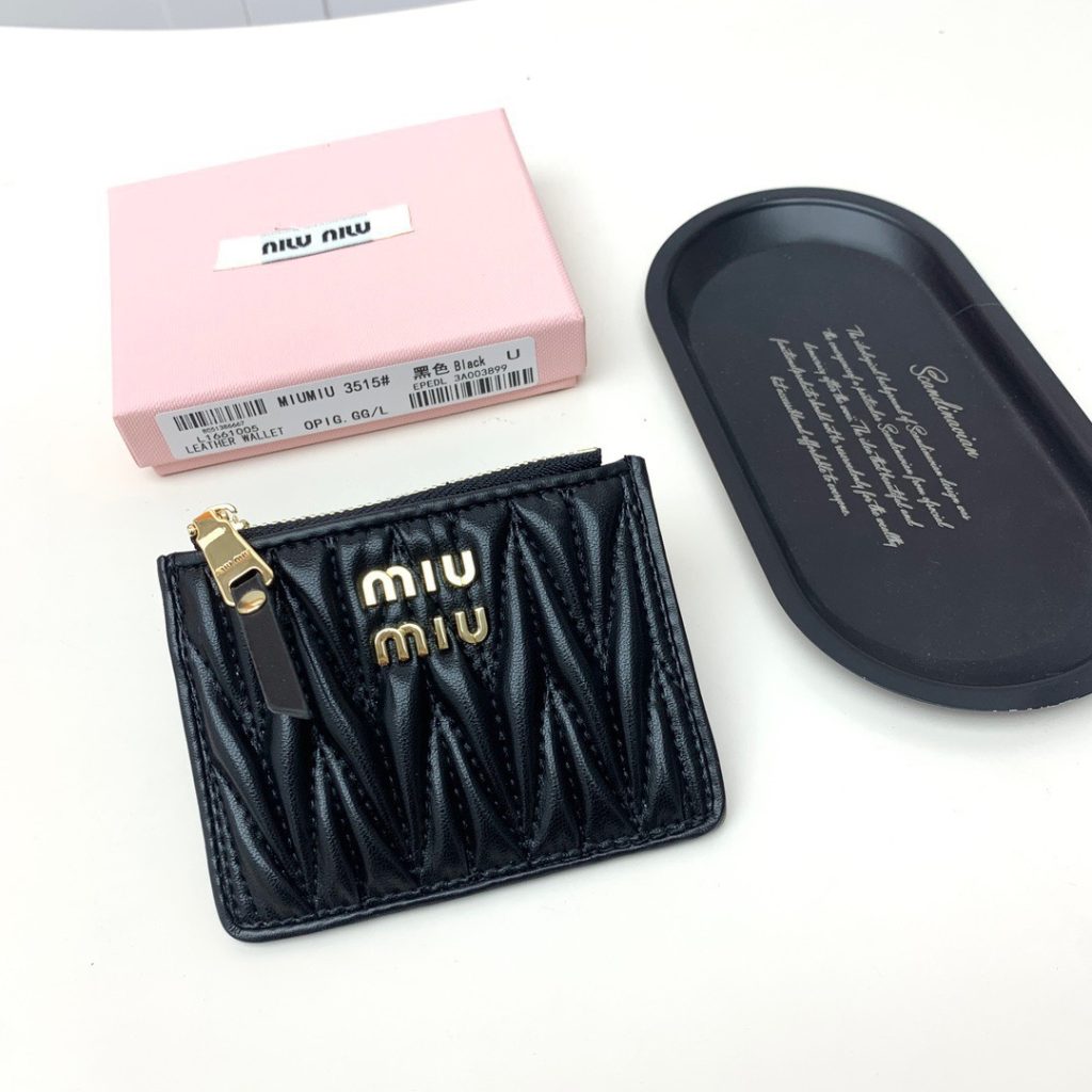 MIU MIU ミュウミュウ カードケース ミニウォレット 黒 本革仕様 マイクロレザー - 画像 2