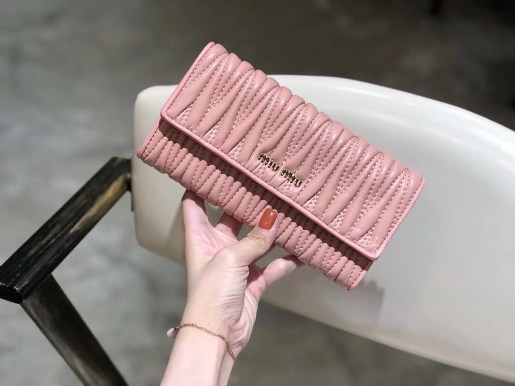 Miu Miu ミュウミュウ 長財布 本革 19x10cm パステルピンク - 画像 2