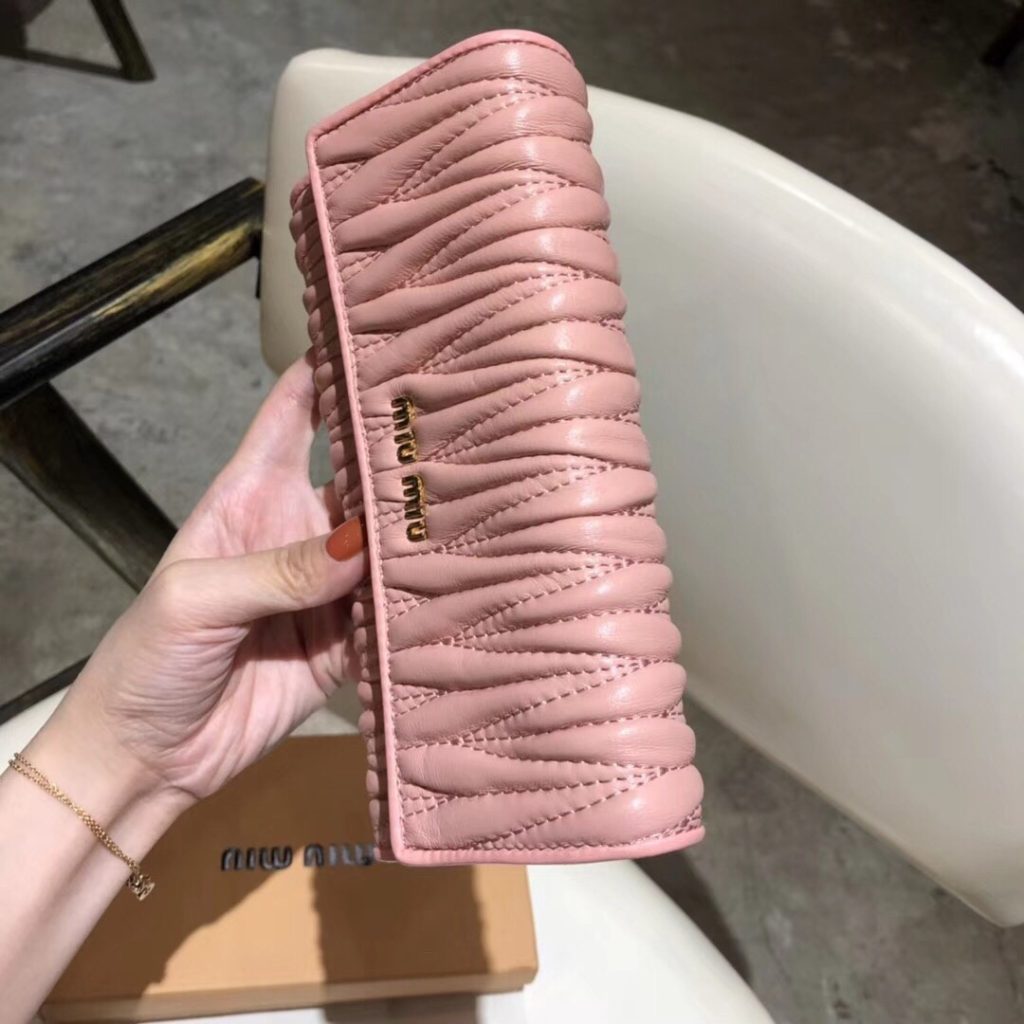 Miu Miu ミュウミュウ 長財布 本革 19x10cm パステルピンク - 画像 5