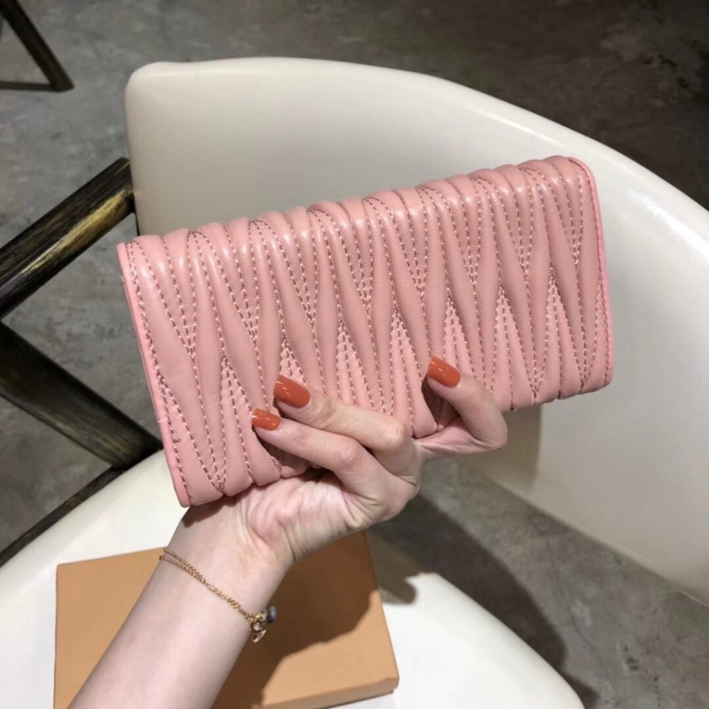 Miu Miu ミュウミュウ 長財布 本革 19x10cm パステルピンク - 画像 6