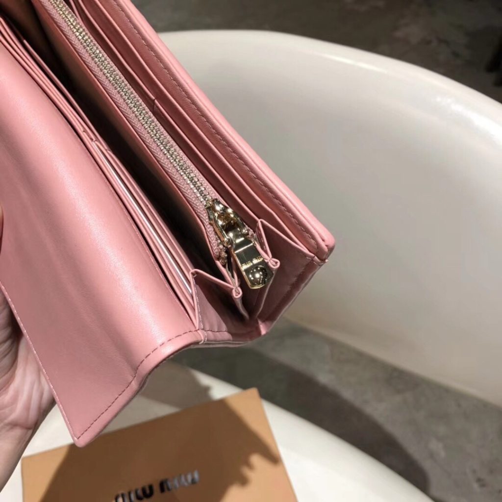 Miu Miu ミュウミュウ 長財布 本革 19x10cm パステルピンク - 画像 8