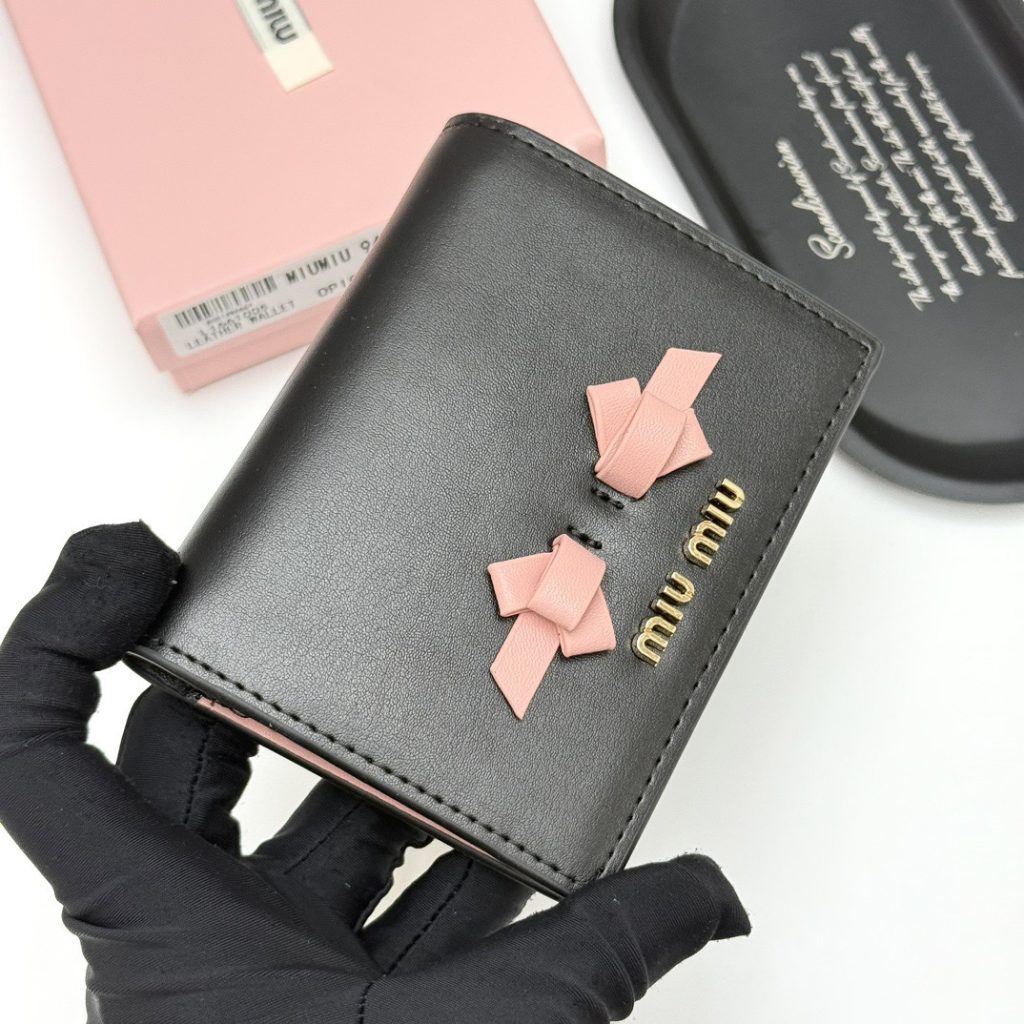 MIU MIU ミウミウ 折り財布 ピンクリボン ファスナー 2つ折り 黒・ピンク・グレー全3色 - 画像 3