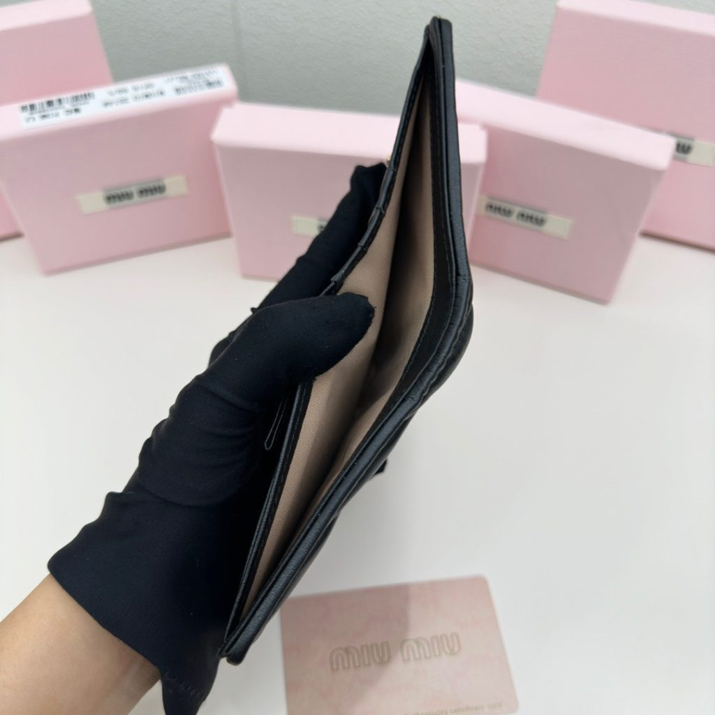 MIU MIU ミウミウ カードケース ピンク ブラック ホワイト 本革 11.5*10*3 - 画像 8