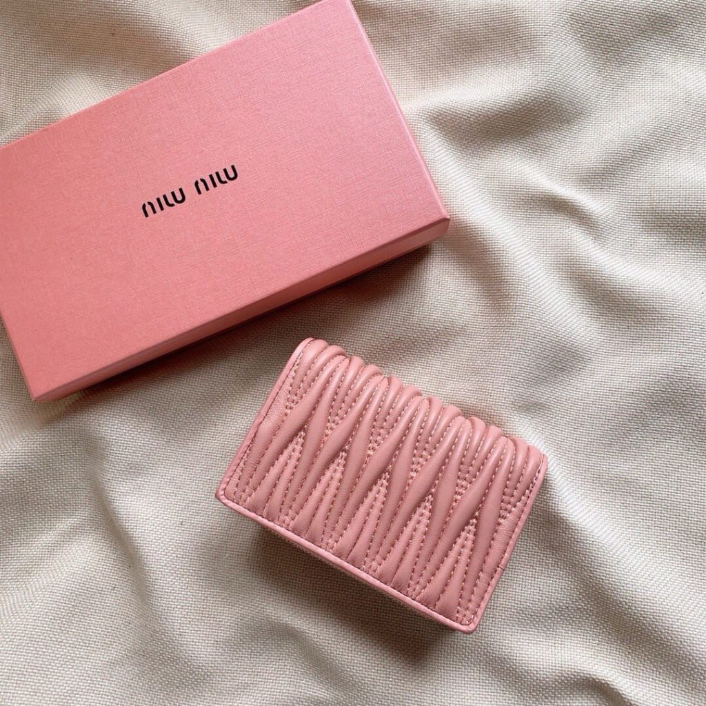 Miu Miu ミュウミュウ カードケース ミニ財布 2つ折り ファスナー ピンク - 画像 3