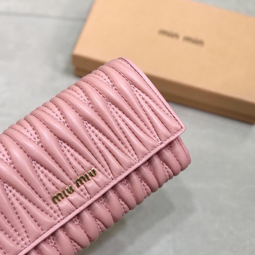 Miu Miu ミュウミュウ 長財布 プリーツデザイン 小羊革 19x10cm ピンク - 画像 6