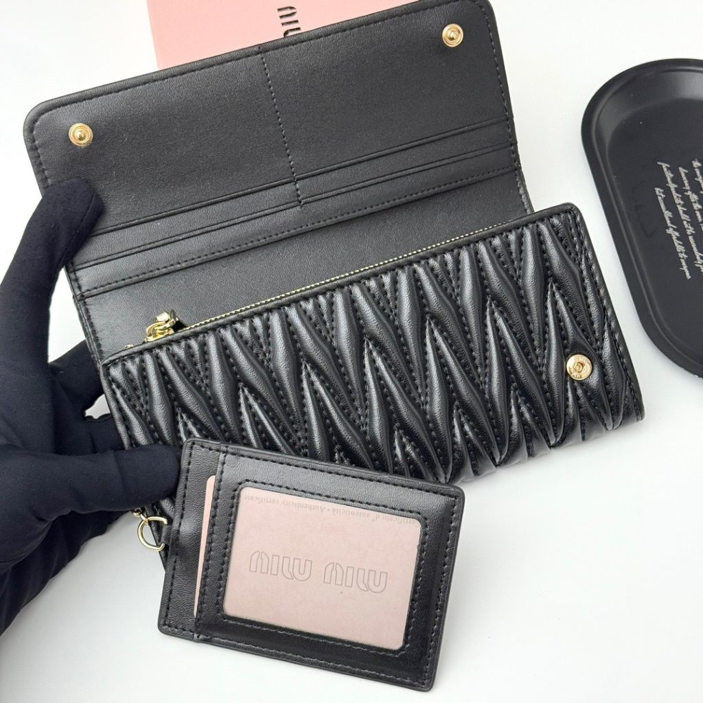 MIU MIU ミウミウ レザー長財布 本革 943# ブラック - 画像 6