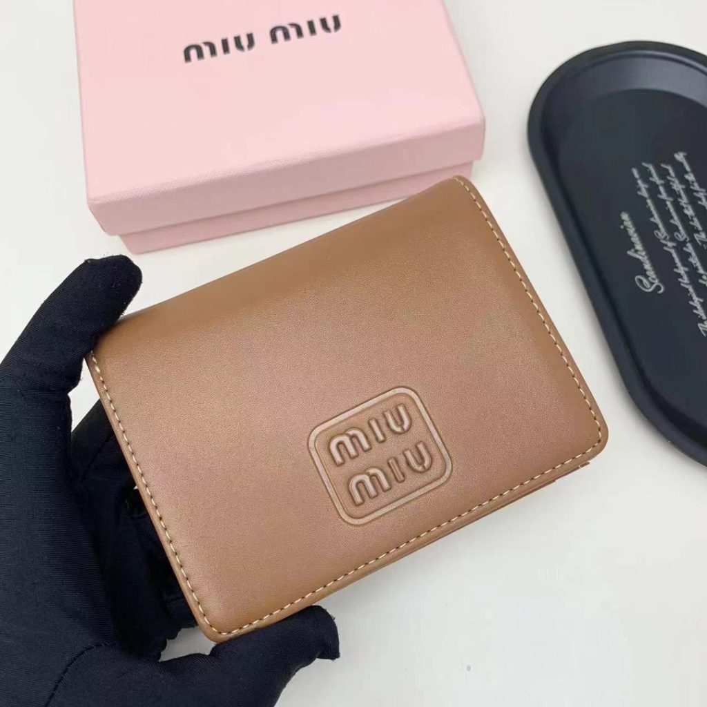 Miu Miu ミウミウ 折り財布 コンパクト ファスナー 黒 棕 藍 全3色 - 画像 6
