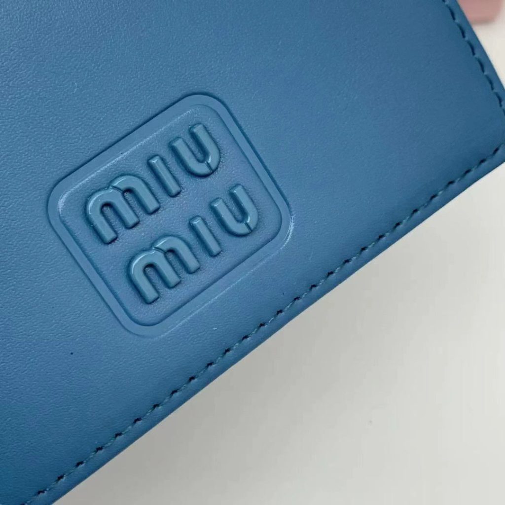 Miu Miu ミウミウ 折り財布 ファスナー付き 3色展開 - 画像 5