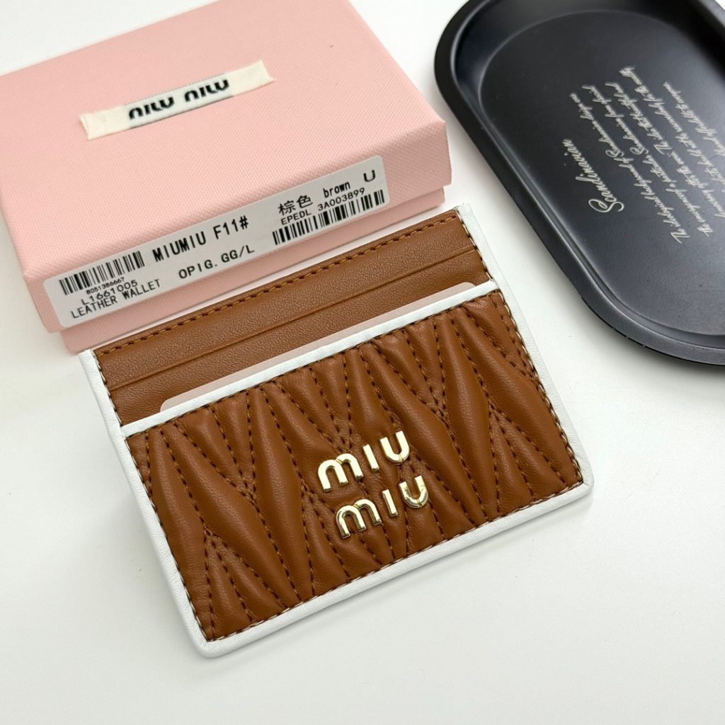 Miu Miu ミウミウ カードケース 本革 ファンシーデザイン 黒 ブラウン ピンク グレー 全4色展開 - 画像 2