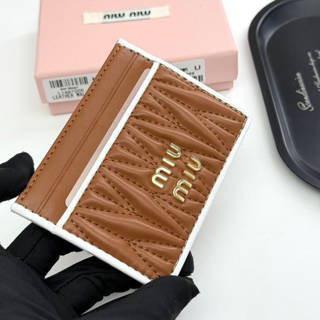 Miu Miu ミウミウ カードケース 本革 ファンシーデザイン 黒 ブラウン ピンク グレー 全4色展開 - 画像 4