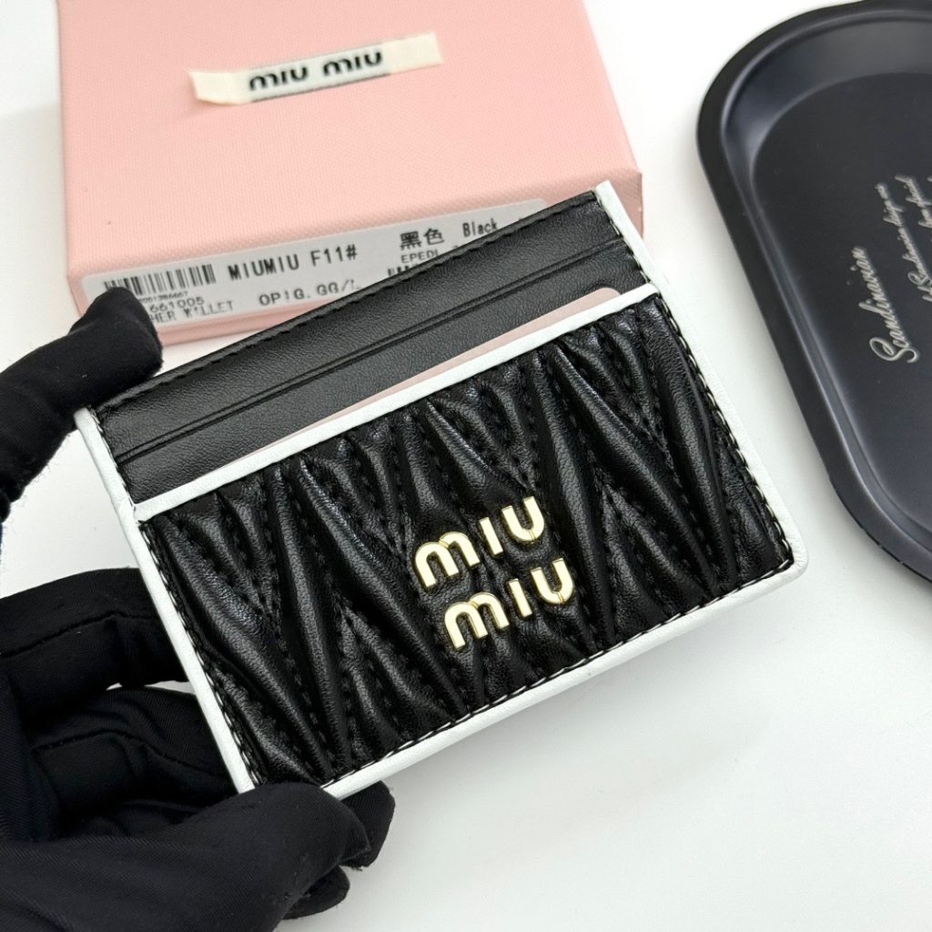Miu Miu ミウミウ カードケース 本革 ファンシーデザイン 黒 ブラウン ピンク グレー 全4色展開 - 画像 6
