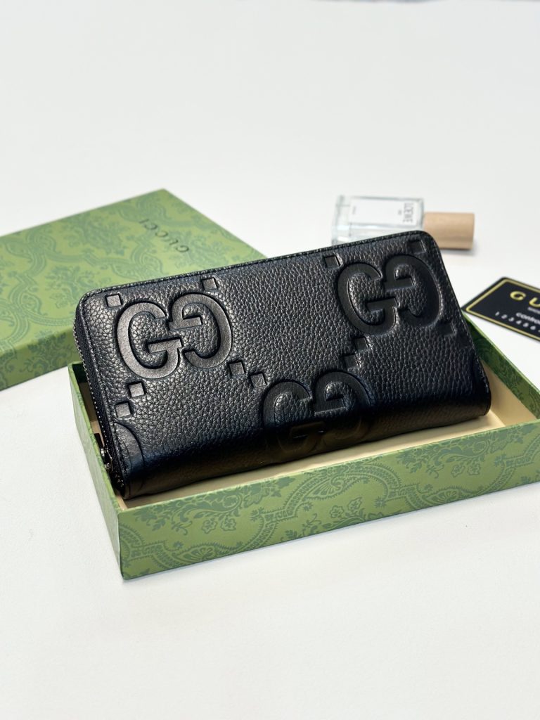 GUCCI グッチ 財布 ロングウォレット ファスナー 19×10 黒|通勤に使いやすいバッグを写真で確認