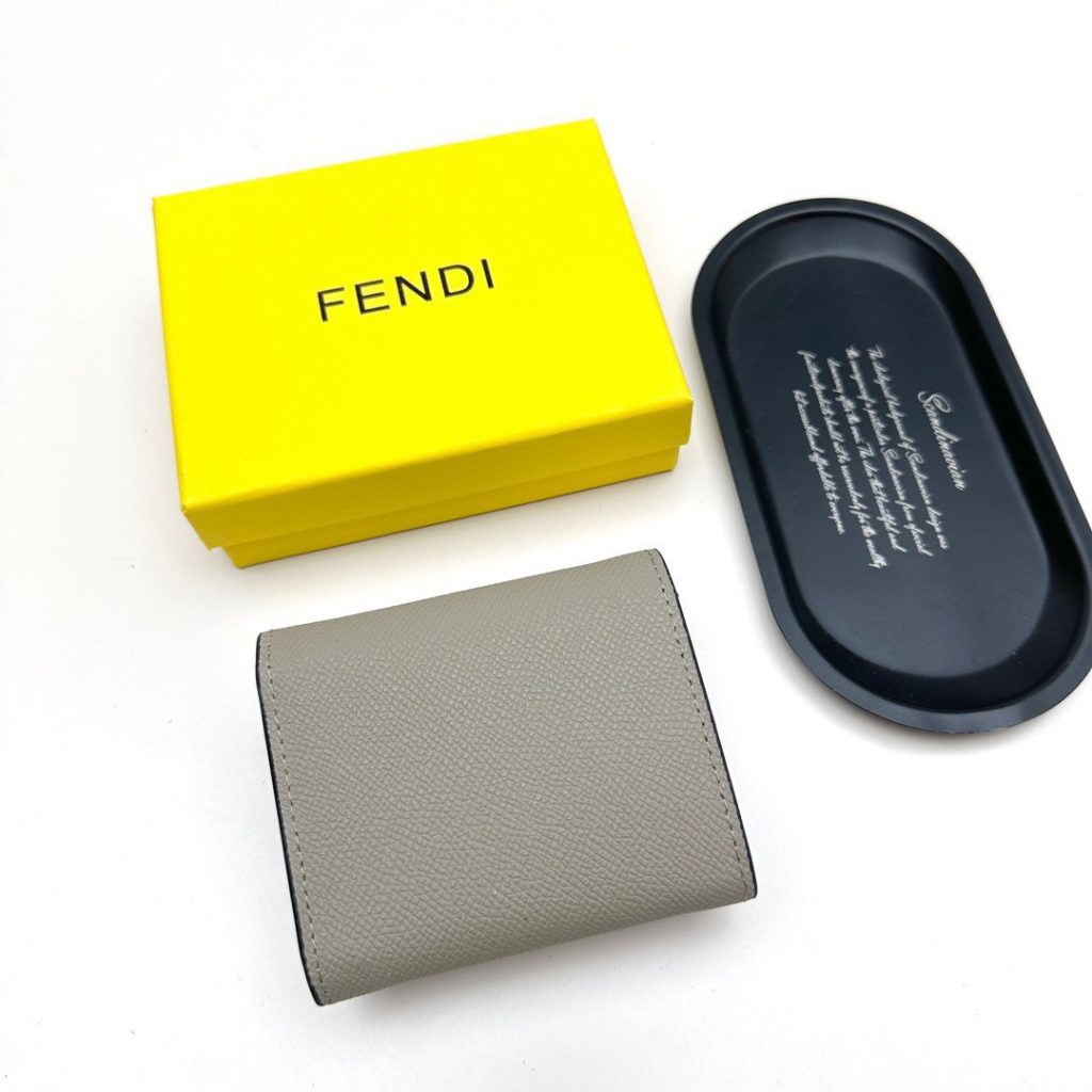 フェンディ コピー 財布 ミニ財布 メタルロゴ ファスナー チェーン付き 黒 ブラウン オリーブ 3色展開 - 画像 6