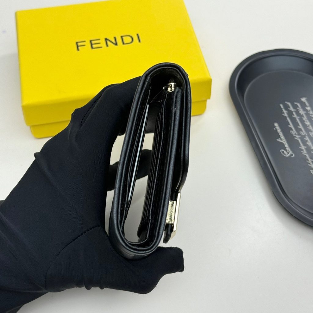 FENDI コピー 財布 ミニ財布 ロゴ柄 チェーン付き ブラック - 画像 5