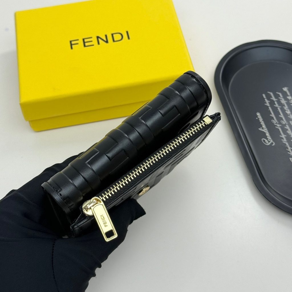 FENDI コピー 財布 ミニ財布 ロゴ柄 チェーン付き ブラック - 画像 6