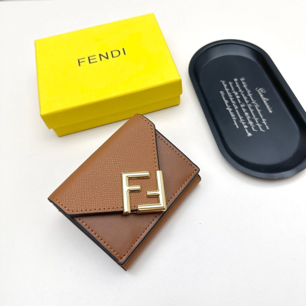 FENDI フェンディ コピー 財布 ミニ財布 カードケース 本革仕様 チェーン付き ブラウン - 画像 2