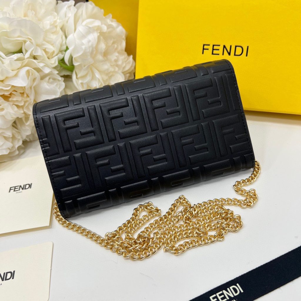 FENDI バッグコピー ミニショルダーバッグ フェンディ ロゴ柄 ゴールドチェーン 黒 - 画像 3