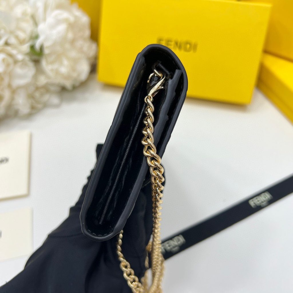 FENDI バッグコピー ミニショルダーバッグ フェンディ ロゴ柄 ゴールドチェーン 黒 - 画像 7