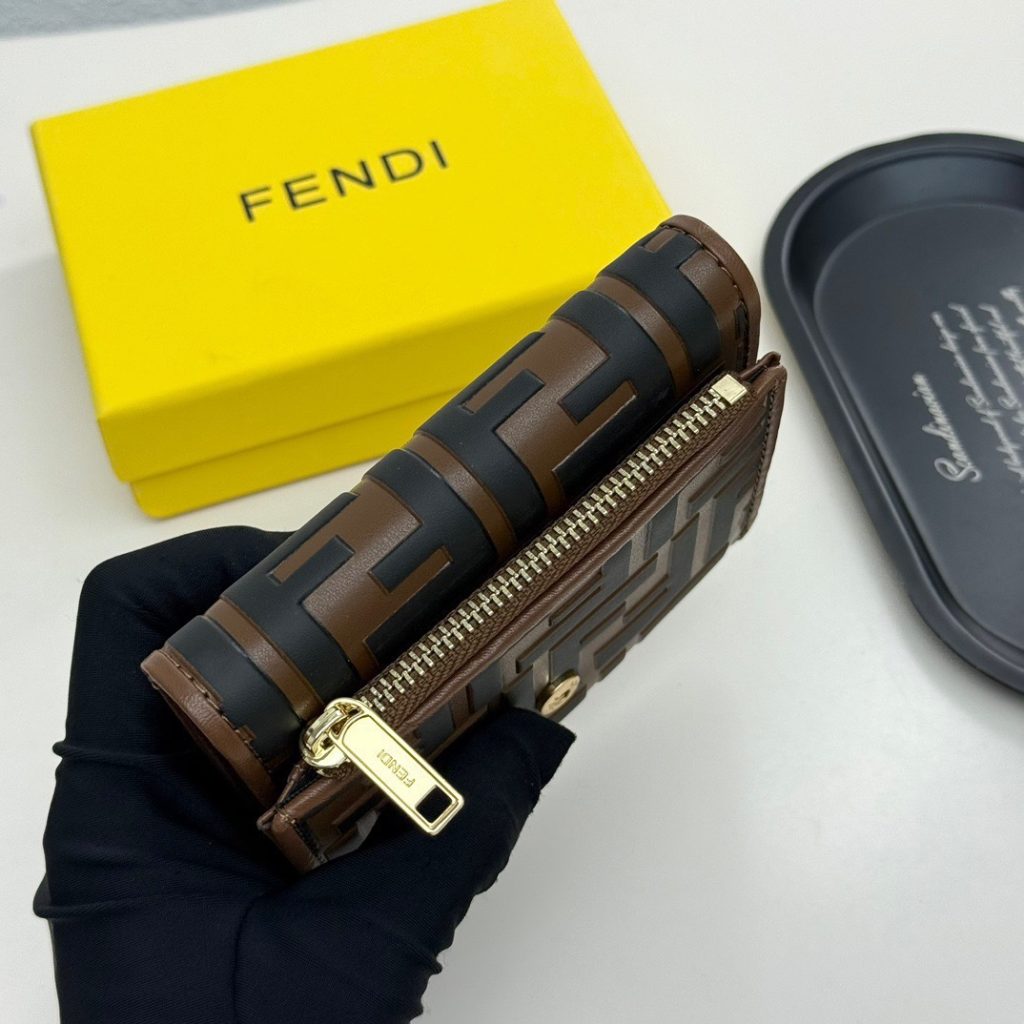 フェンディ ファイブジー ミニ財布 コピー 黒 ブラウン チェーン付き 2WAY 10*8.5*2.5cm - 画像 4