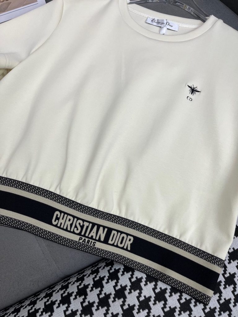 Dior コピー ディオール 小蜜蜂刺繍 ロゴTシャツ+ショートパンツ セット 黒 カーキ - 画像 4